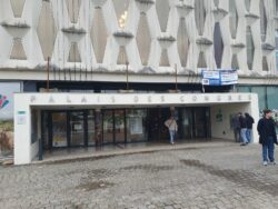 Création d'un cinéma et salle de spectacle